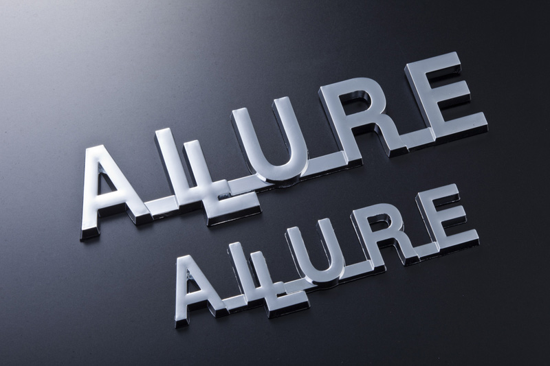 ALLUREエンブレム