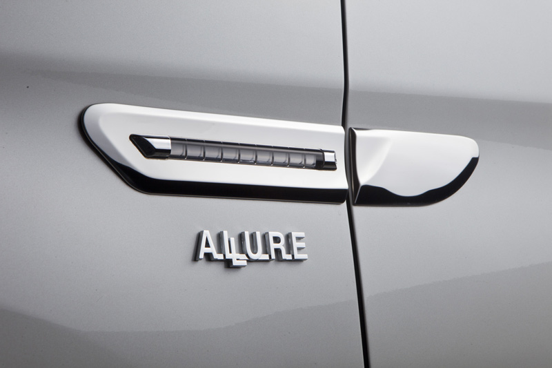 ALLUREエンブレム